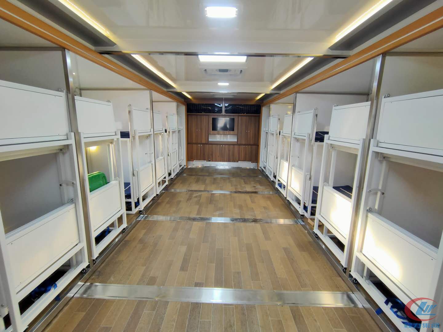 重汽豪沃T5G宿營(yíng)車