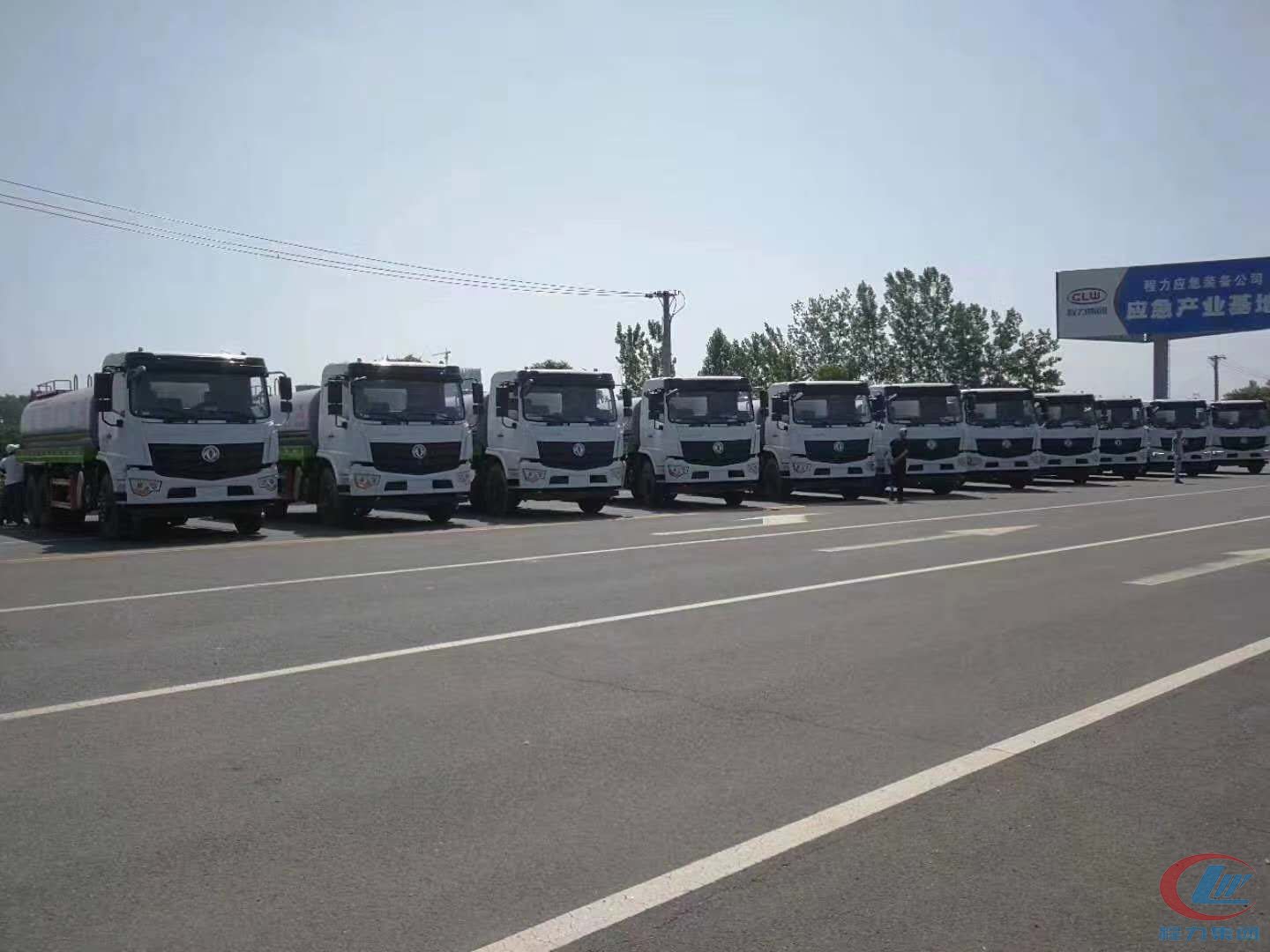程力集團(tuán)國(guó)六東風(fēng)D3L后雙橋抑塵灑水車(chē)十臺(tái)齊發(fā)