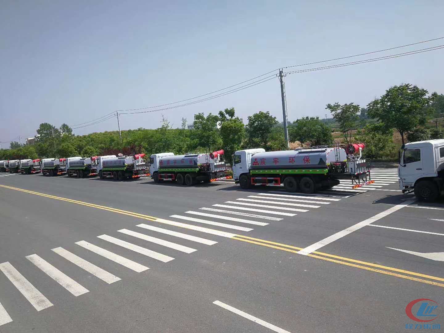 程力集團(tuán)國(guó)六東風(fēng)D3L后雙橋抑塵灑水車(chē)十臺(tái)齊發(fā)