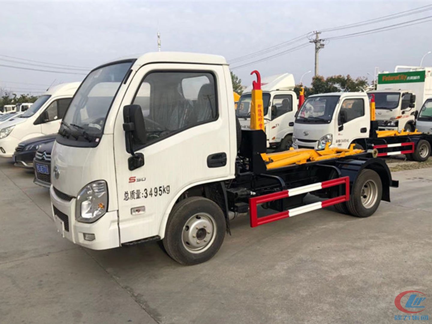 國六躍進(jìn)3方勾臂垃圾車