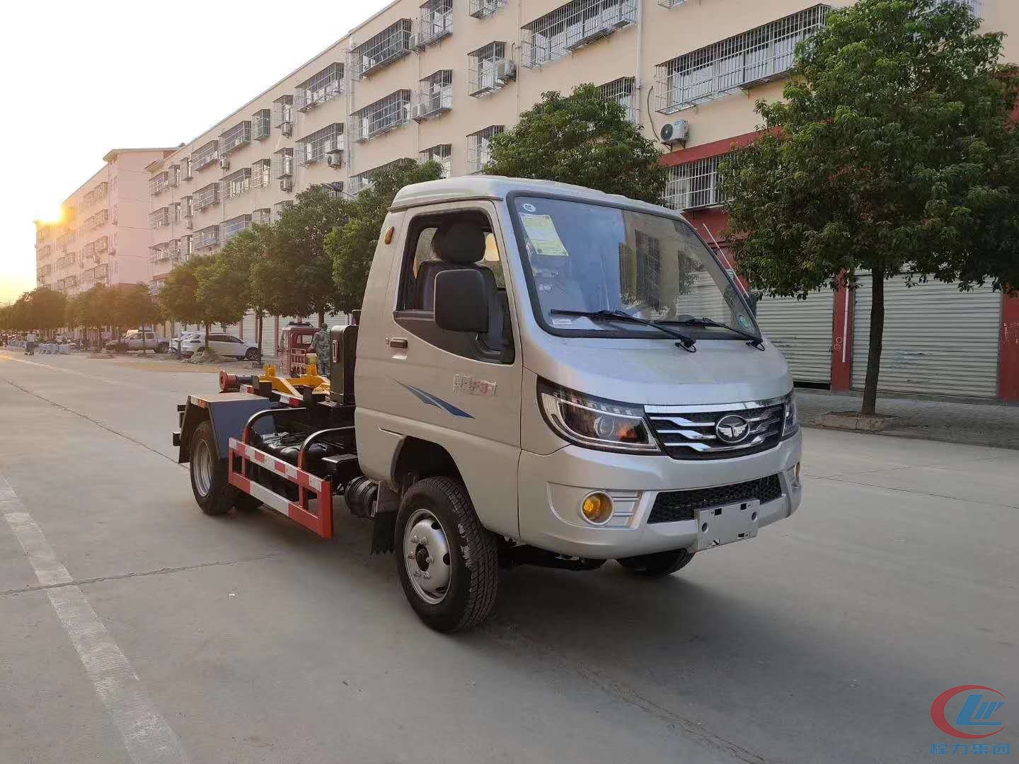 國(guó)六唐駿后雙胎3方勾臂式垃圾車(chē)