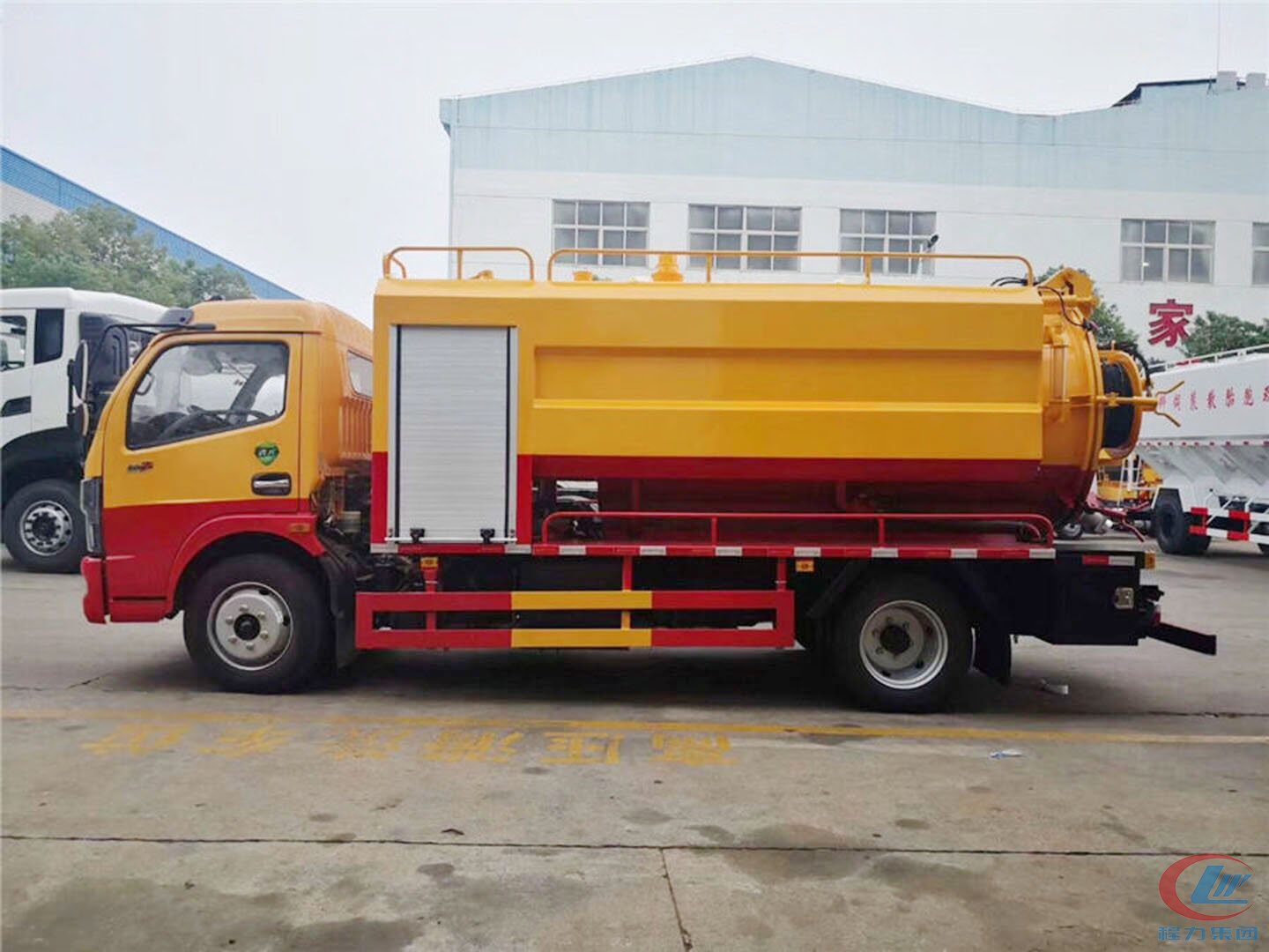 國(guó)六東風(fēng)凱普特8方清洗吸污車