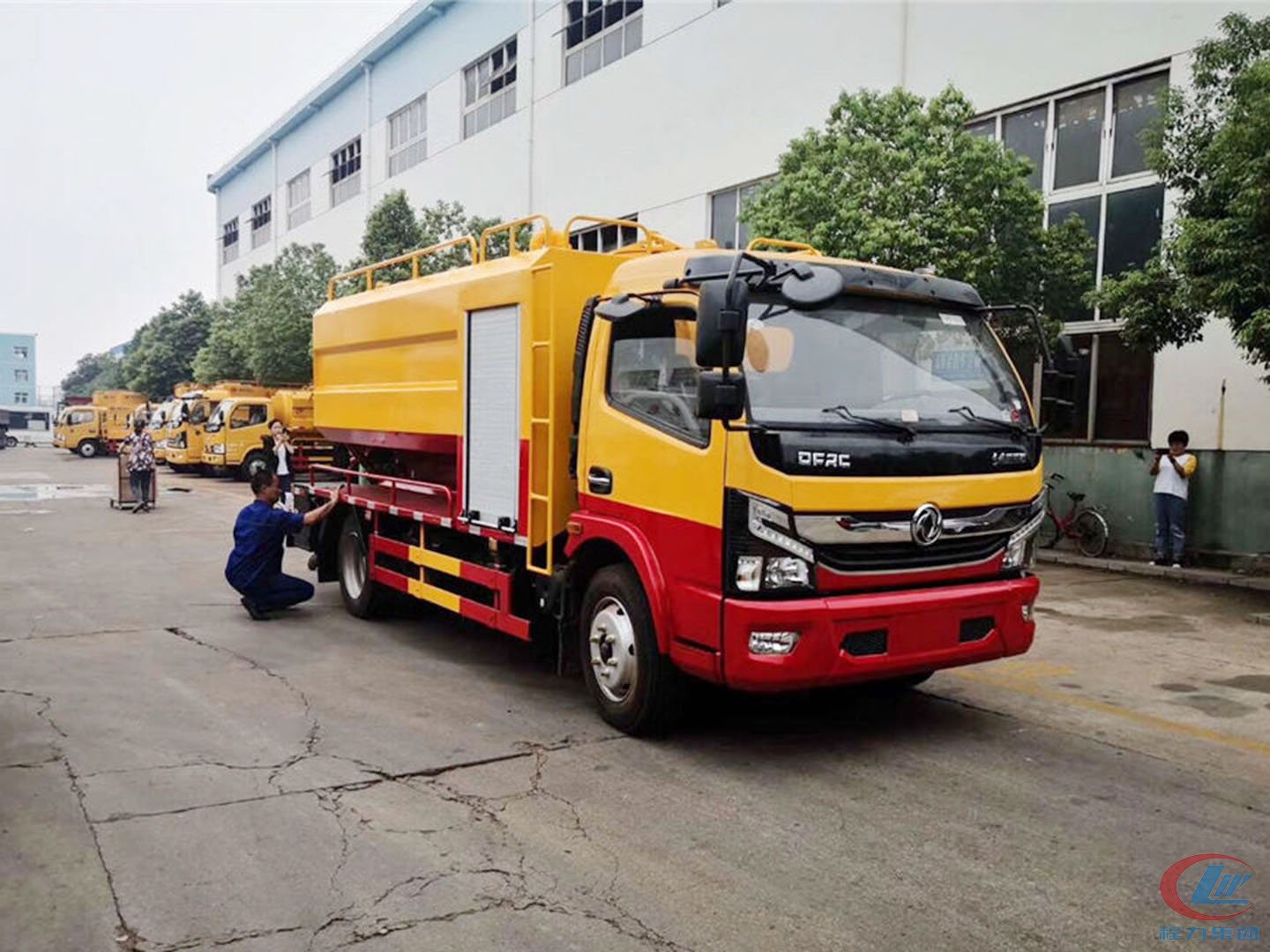 國(guó)六東風(fēng)凱普特8方清洗吸污車
