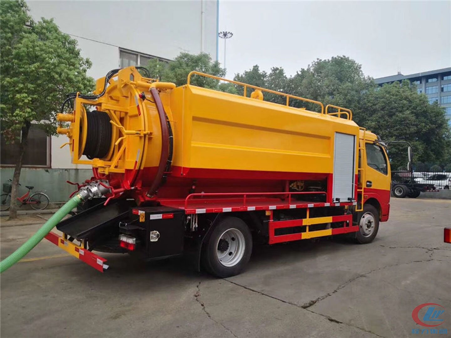 國(guó)六東風(fēng)凱普特8方清洗吸污車