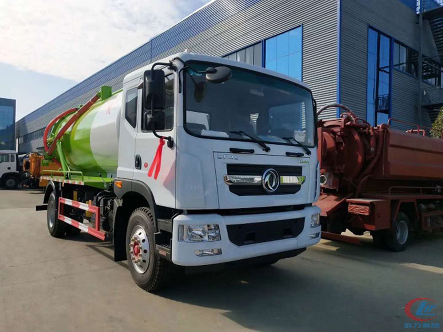 國(guó)六12方東風(fēng)D9吸污車