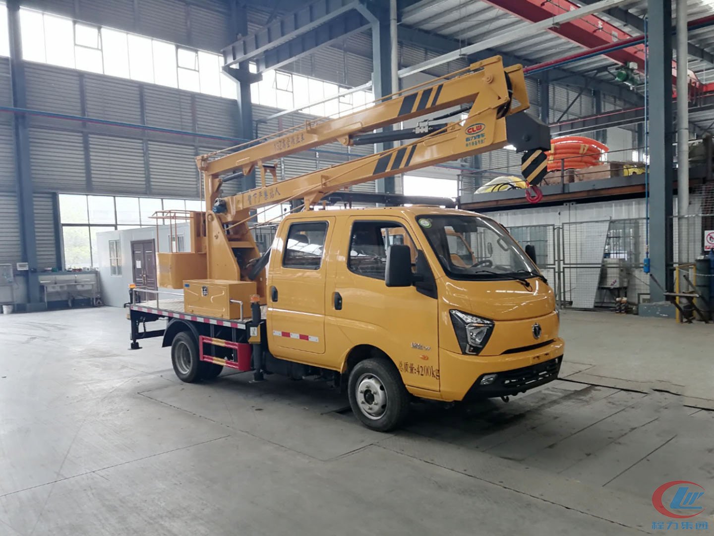 國(guó)六飛碟締途雙排座13.5米藍(lán)牌高空作業(yè)車