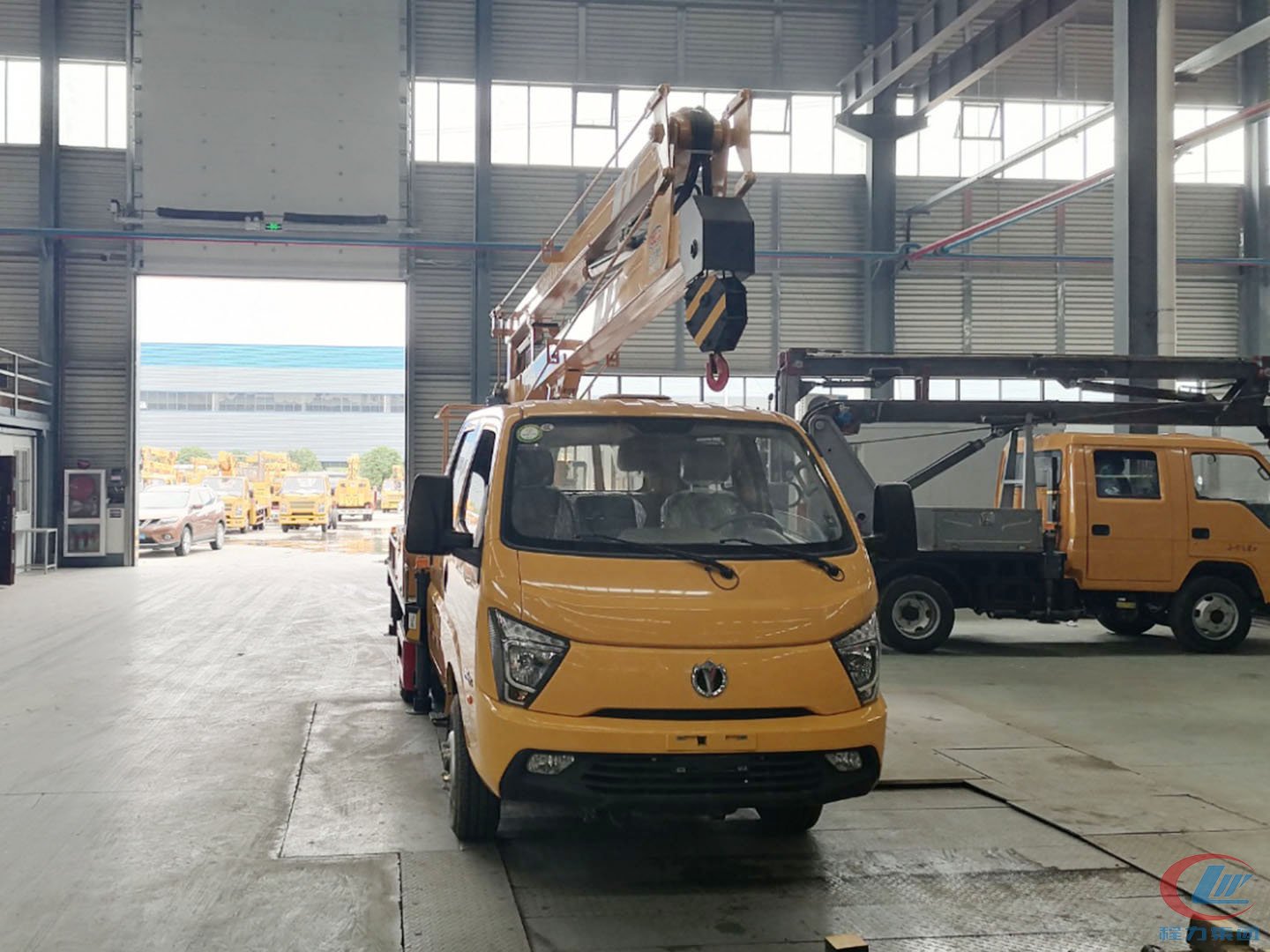 國(guó)六飛碟締途雙排座13.5米藍(lán)牌高空作業(yè)車