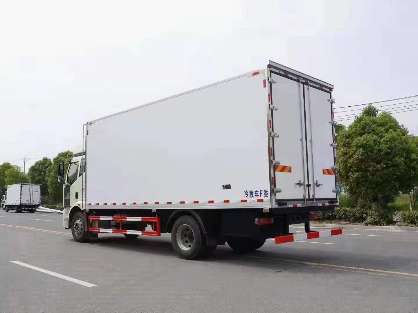 國(guó)六解放J6L精英版高頂雙臥冷藏車