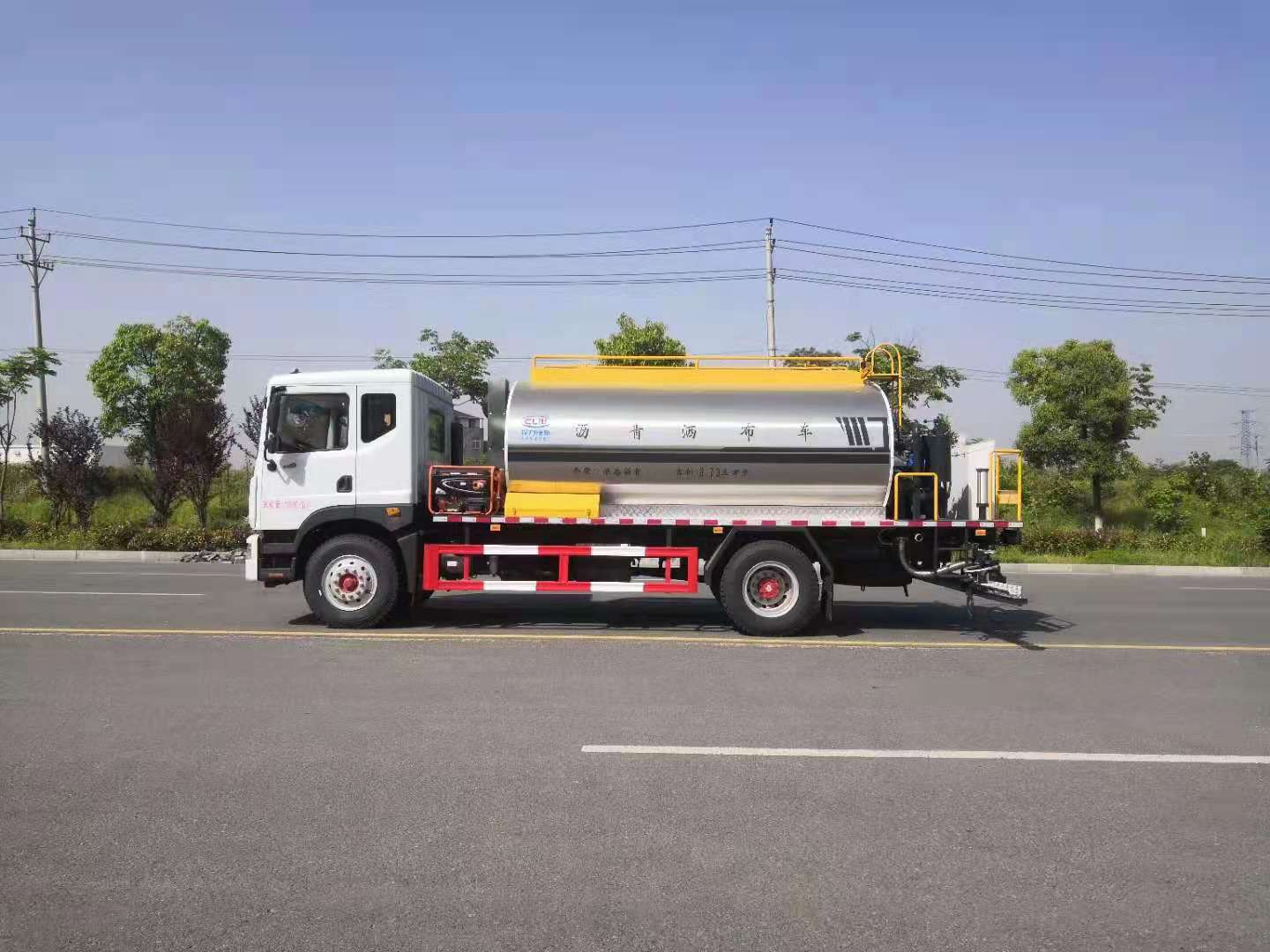 東風(fēng)D9國(guó)六10噸瀝青灑布車(chē)
