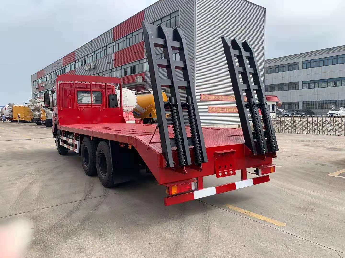 國(guó)六東風(fēng)華神T5后八輪平板車圖片