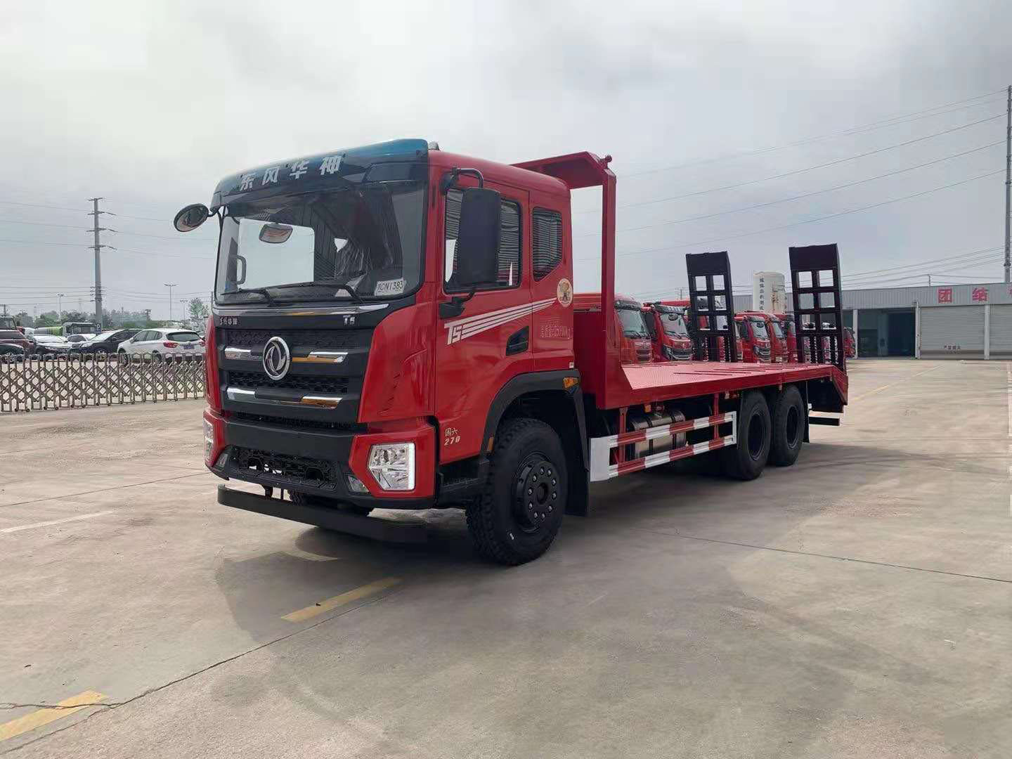國(guó)六東風(fēng)華神T5后八輪平板車