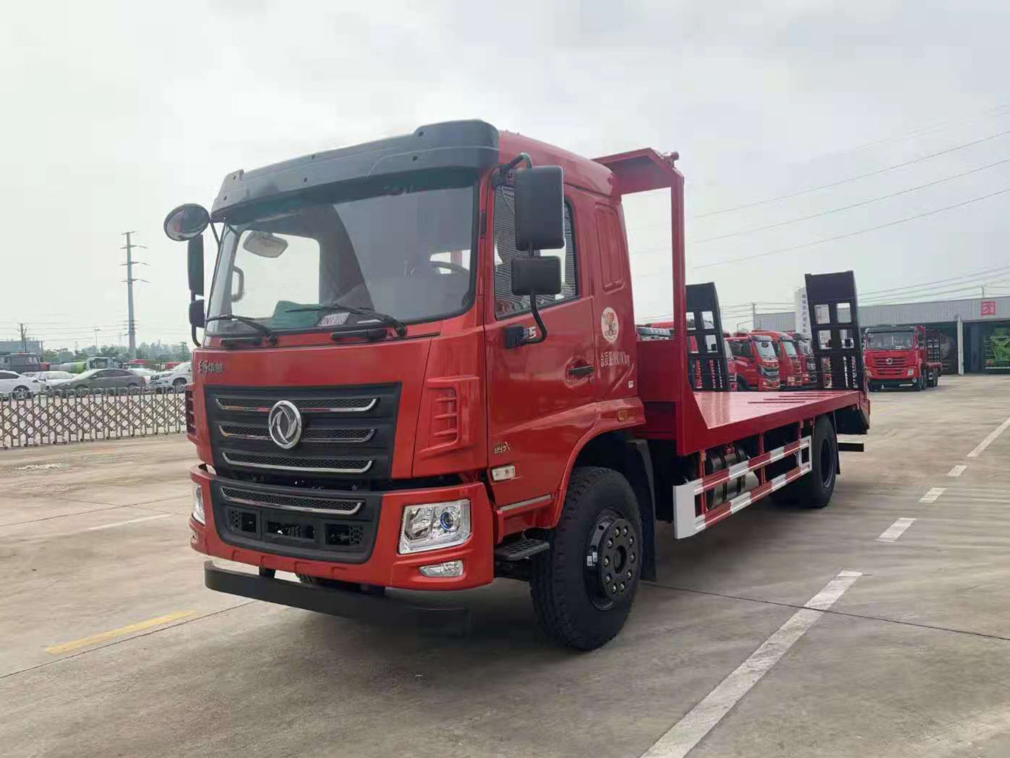 東風(fēng)華神F5國(guó)六平板運(yùn)輸車(chē)
