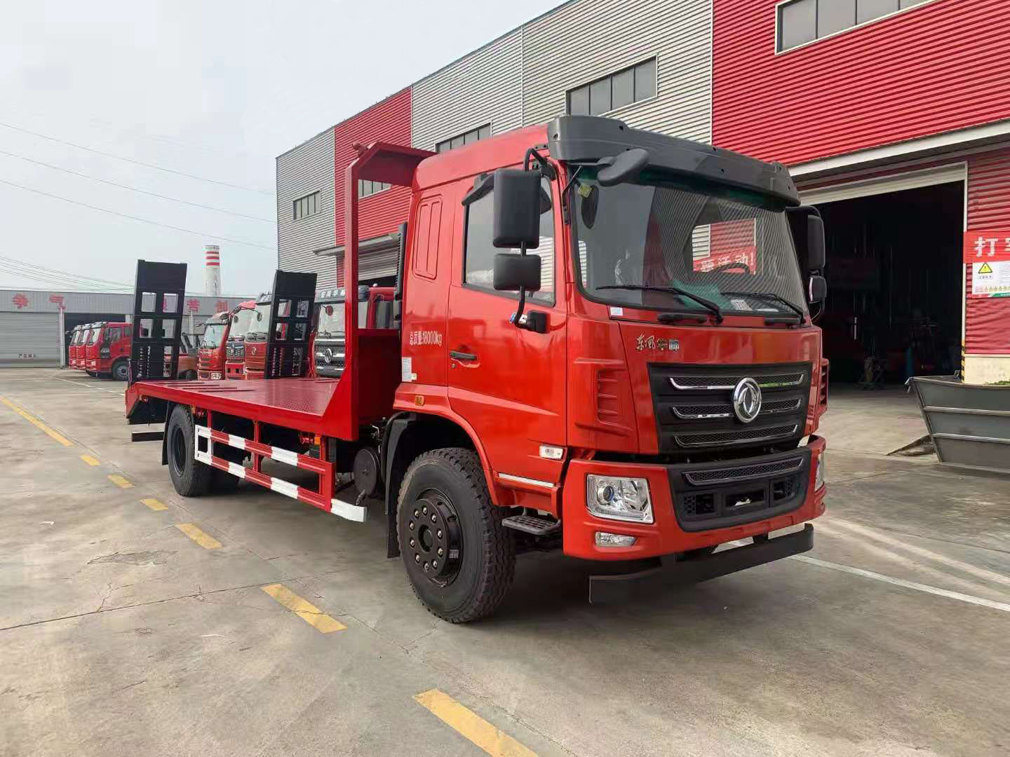 東風(fēng)華神F5國(guó)六平板運(yùn)輸車(chē)