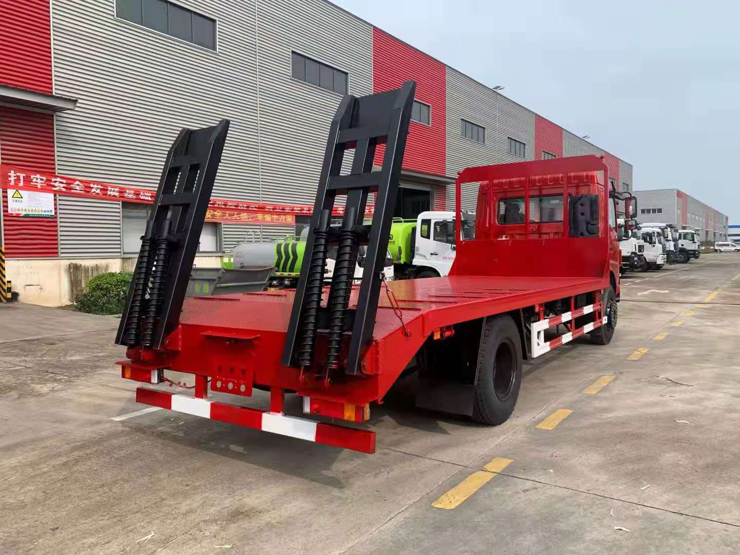 東風(fēng)華神F5國(guó)六平板運(yùn)輸車(chē)