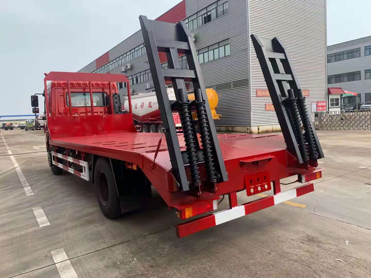 東風(fēng)華神F5國(guó)六平板運(yùn)輸車(chē)