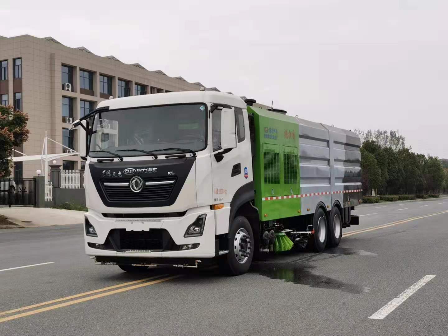 國六東風天龍后八輪洗掃車