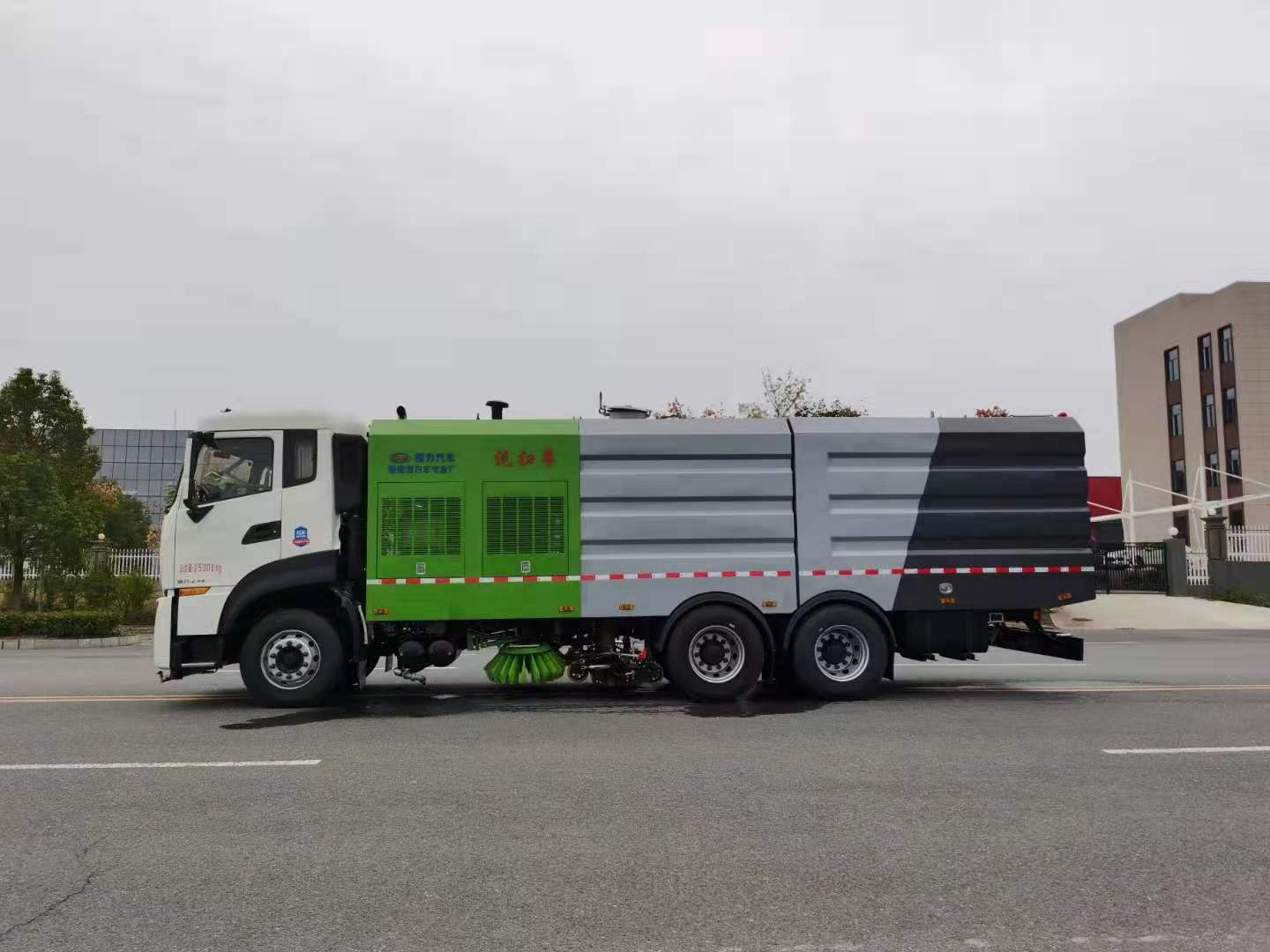 國六東風天龍后八輪洗掃車