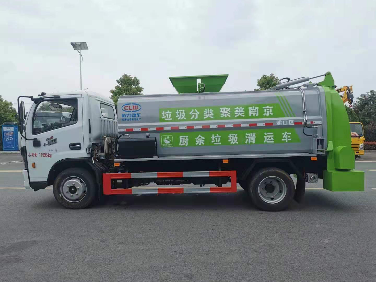 國(guó)六東風(fēng)多利卡8立方餐廚垃圾車