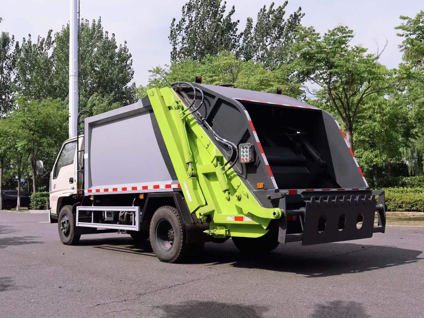 國(guó)六江鈴順達(dá)6方壓縮垃圾車(chē)