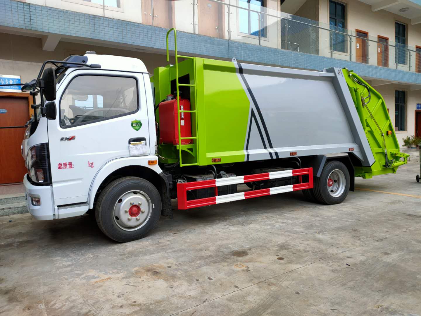 國六東風多利卡壓縮垃圾車