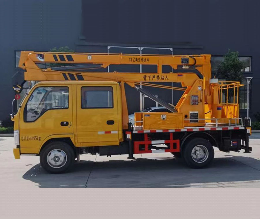 國六五十鈴13米高空作業(yè)車側面圖
