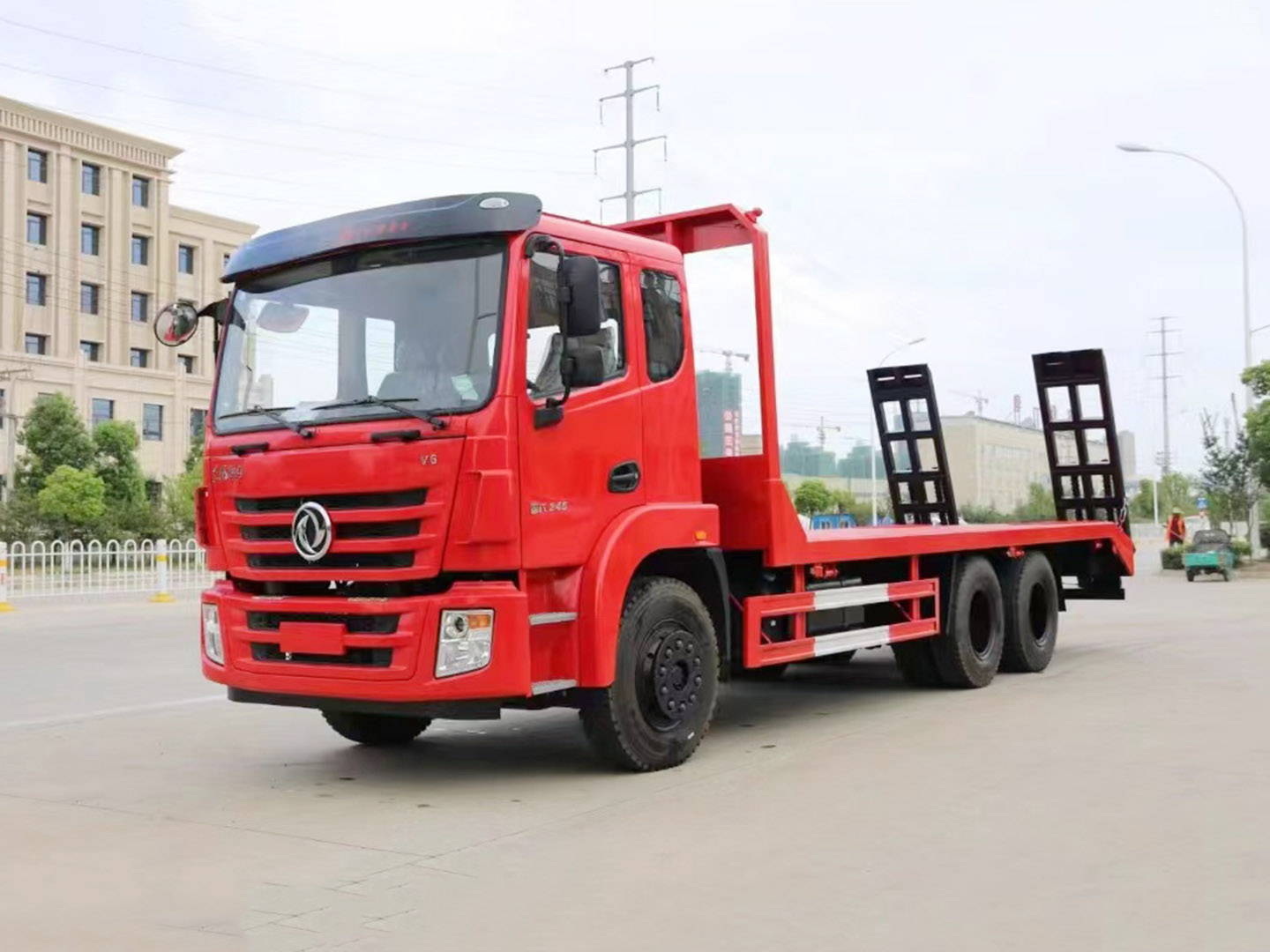東風(fēng)錦程V6后八輪平板運(yùn)輸車(chē)