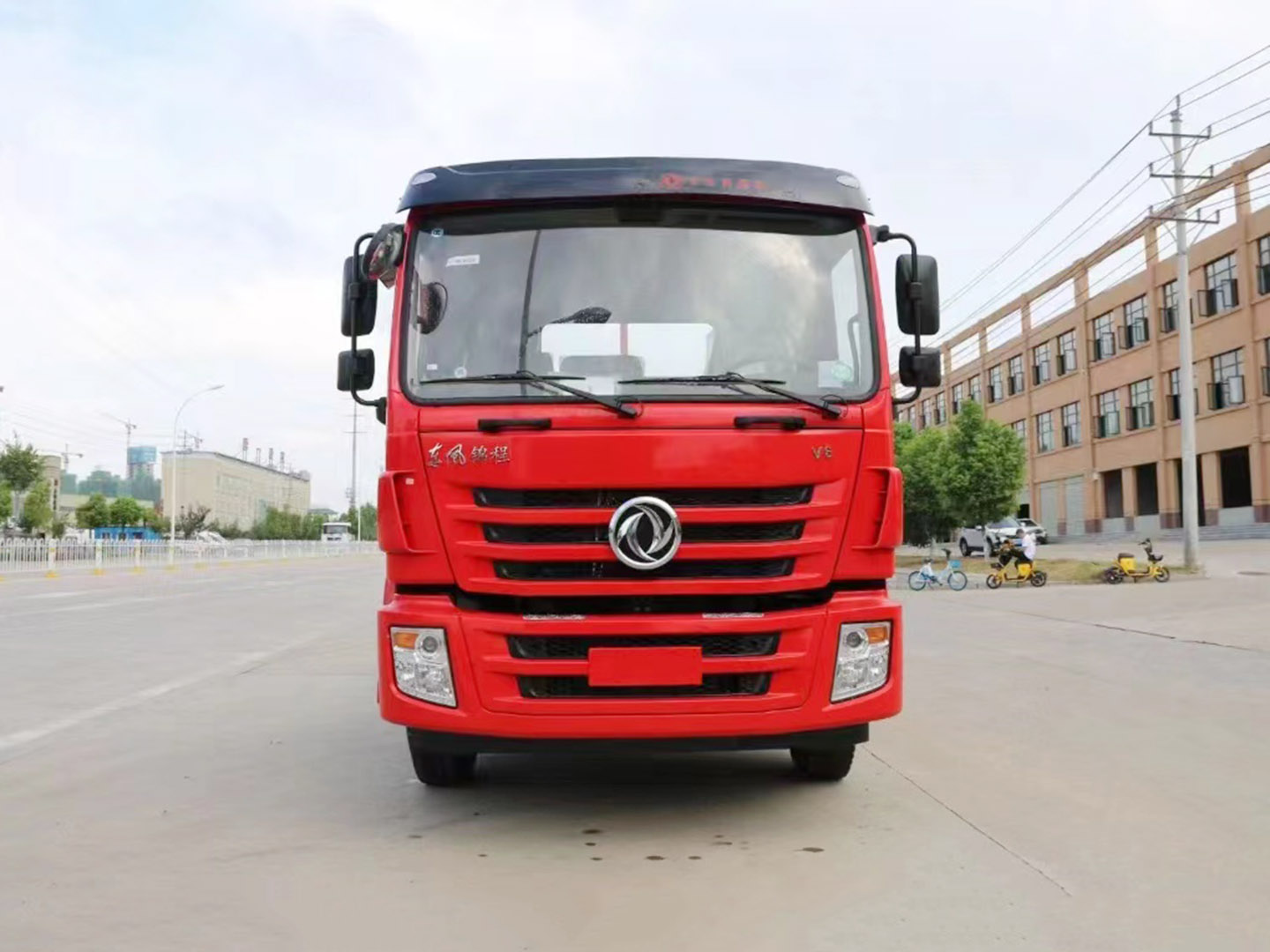 國(guó)六東風(fēng)錦程V6后八輪平板運(yùn)輸車(chē)
