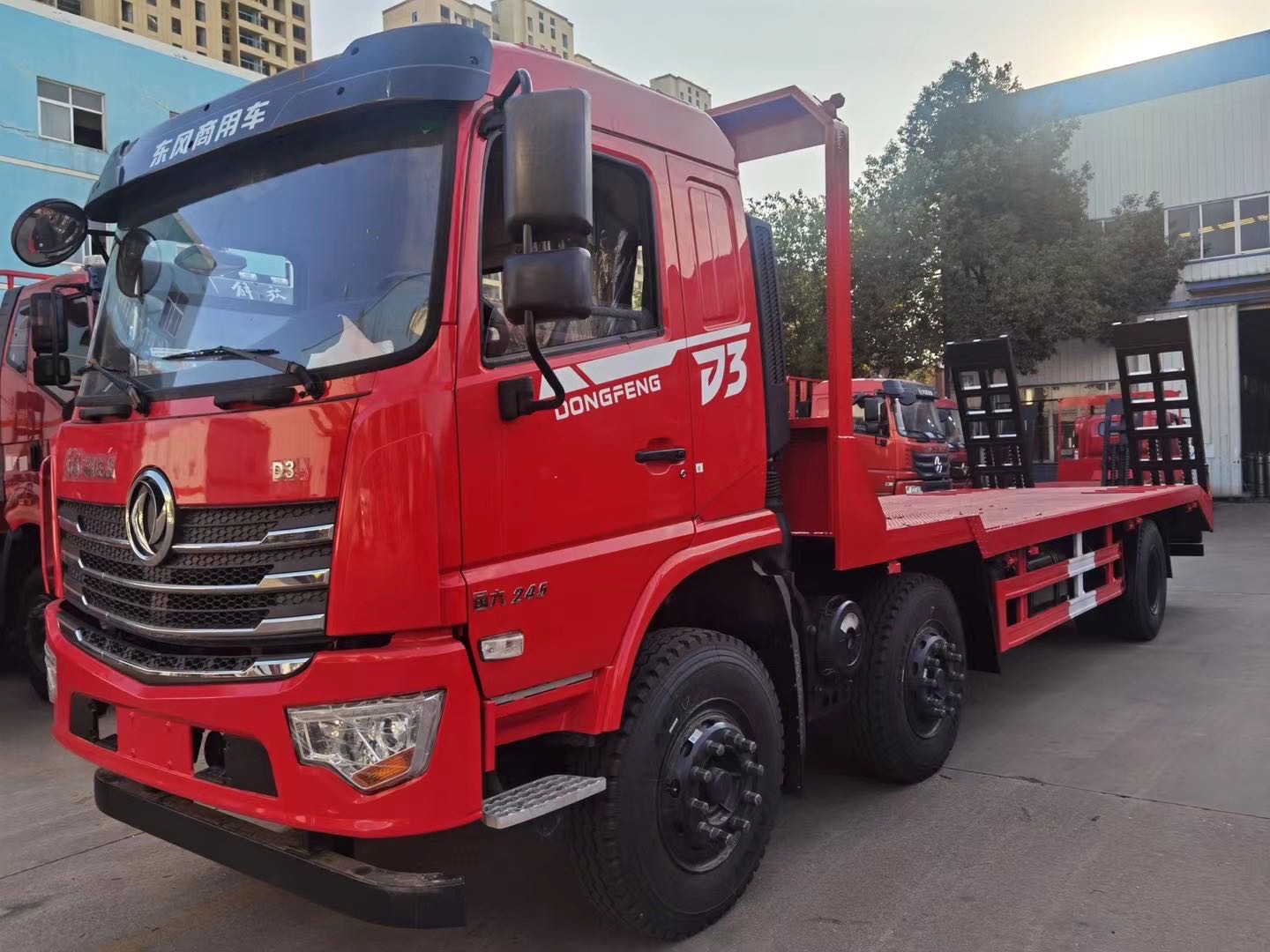 國(guó)六東風(fēng)暢行D3小三軸平板運(yùn)輸車(chē)