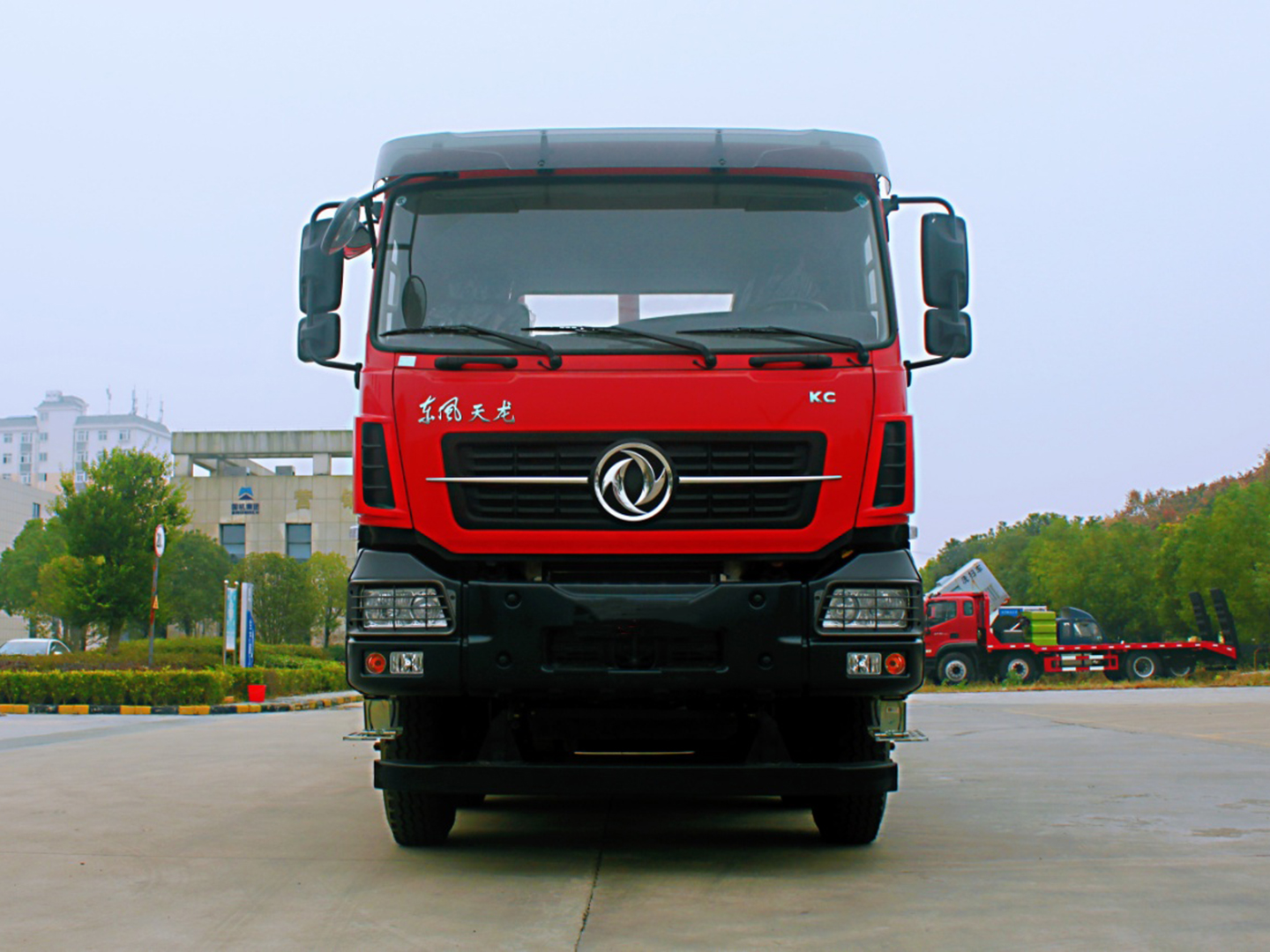 國六東風(fēng)天龍前四后八平板運(yùn)輸車