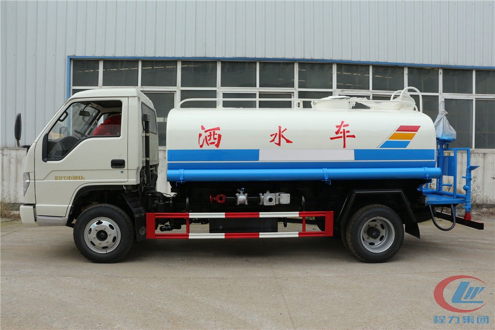 程力專汽福田國(guó)三5方不上戶灑水車側(cè)面圖