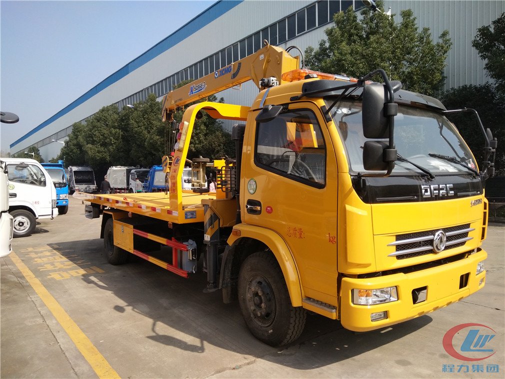 程力東風(fēng)凱普特平板帶吊清障車側(cè)面圖