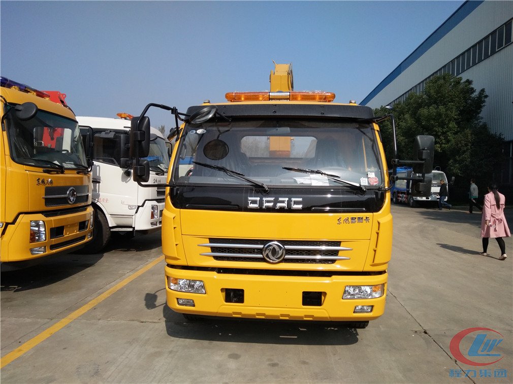 程力東風(fēng)凱普特平板帶吊清障車正面圖
