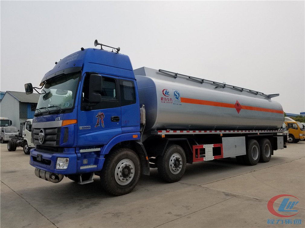 程力福田歐曼前四后八(25方)運(yùn)油車(chē)側(cè)面圖