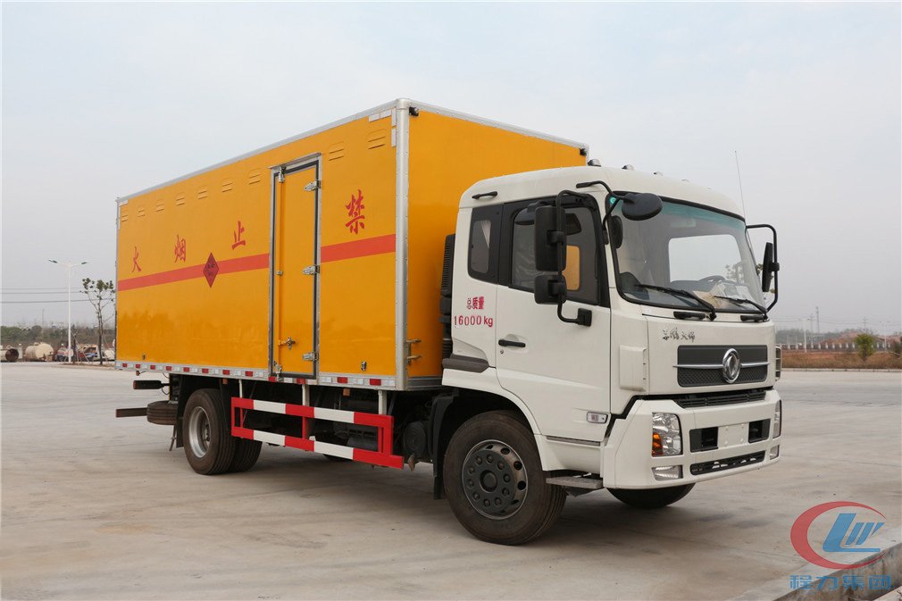 湖北程力東風(fēng)天錦爆破器材運(yùn)輸車(chē)側(cè)面圖
