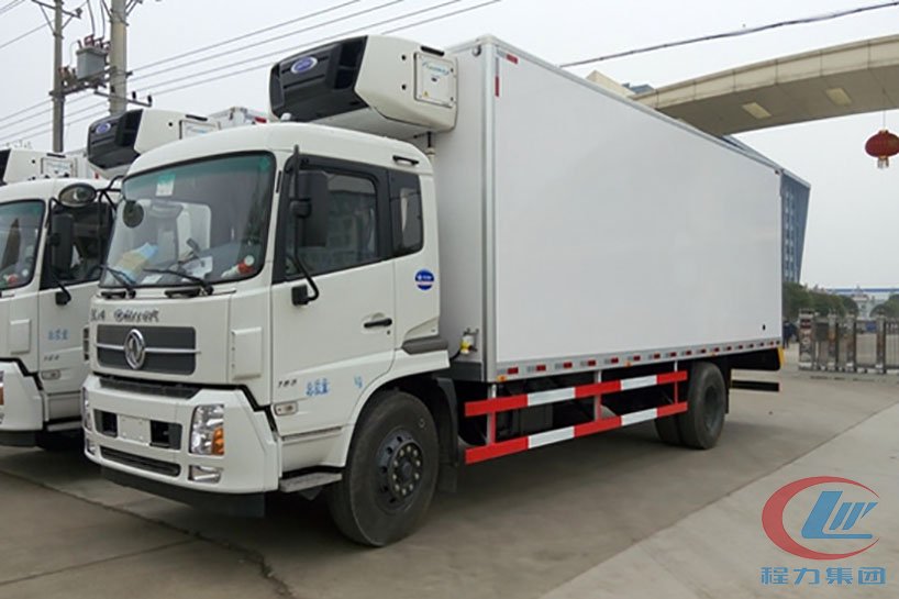 湖北程力東風(fēng)天錦冷藏車(chē)側(cè)面圖