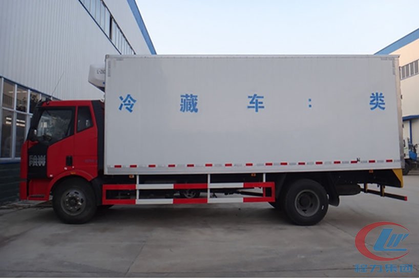 程力解放冷藏車(chē)解放J6--6.8米冷藏車(chē)側(cè)面圖