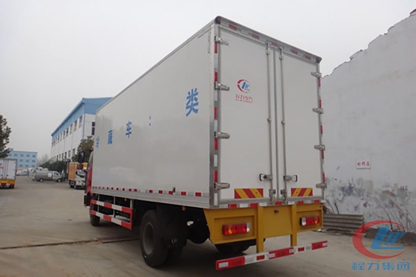 程力解放冷藏車(chē)解放J6--6.8米冷藏車(chē)側(cè)面圖