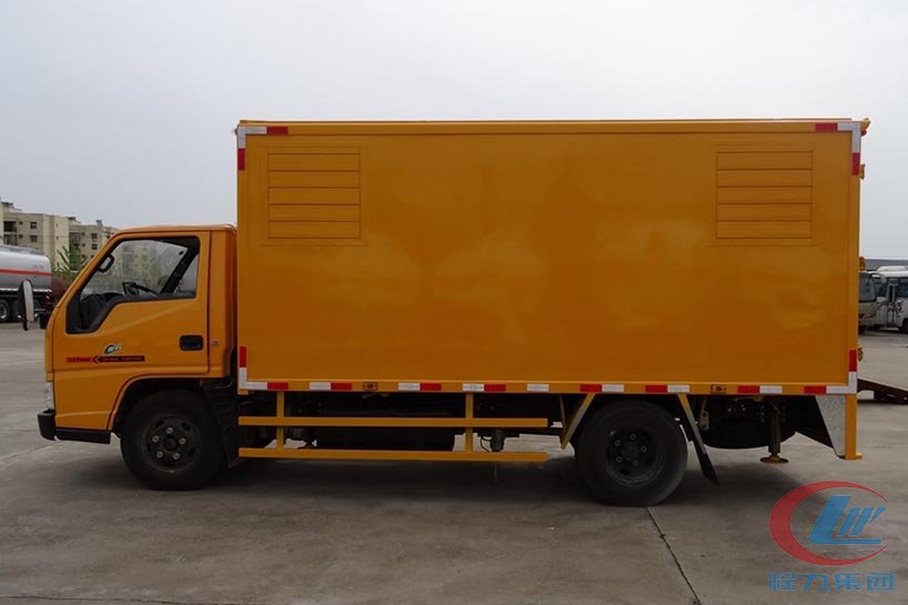 程力集團江鈴小型應急發(fā)電車側面圖