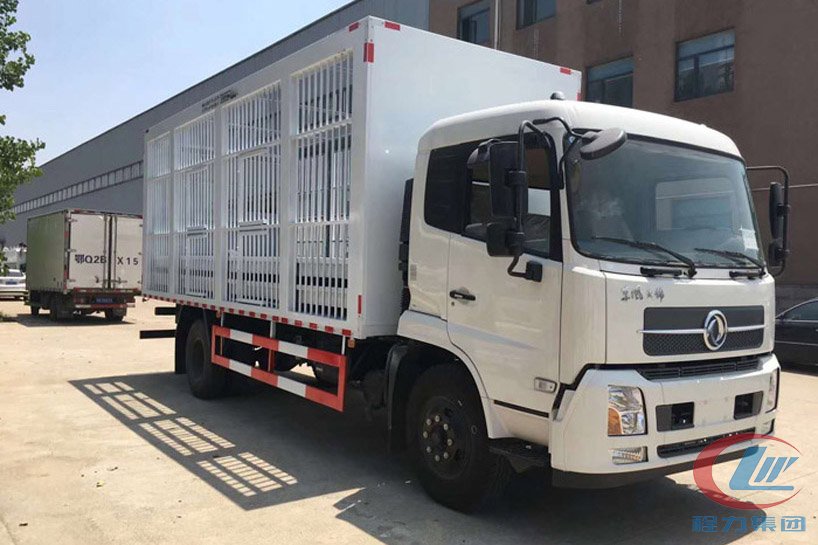 東風(fēng)天錦6米8運(yùn)豬車、畜禽運(yùn)輸車側(cè)面圖