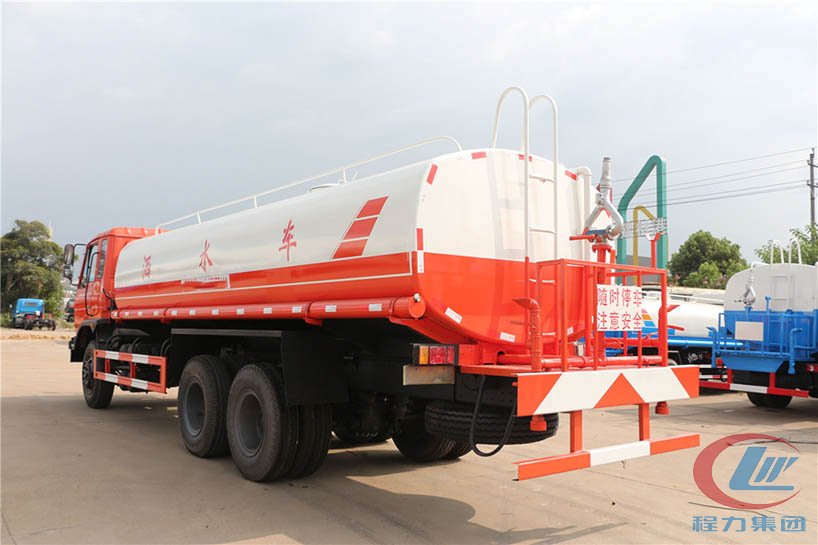 東風隨專后八輪22方灑水車CLW5250GPSD5側(cè)面圖