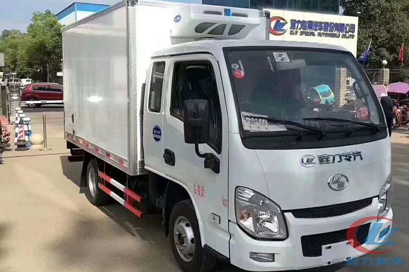 小型排半駕駛室冷藏車(chē)高清圖