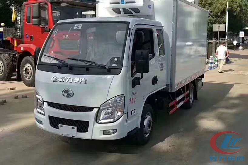 小型排半駕駛室冷藏車(chē)側(cè)面圖