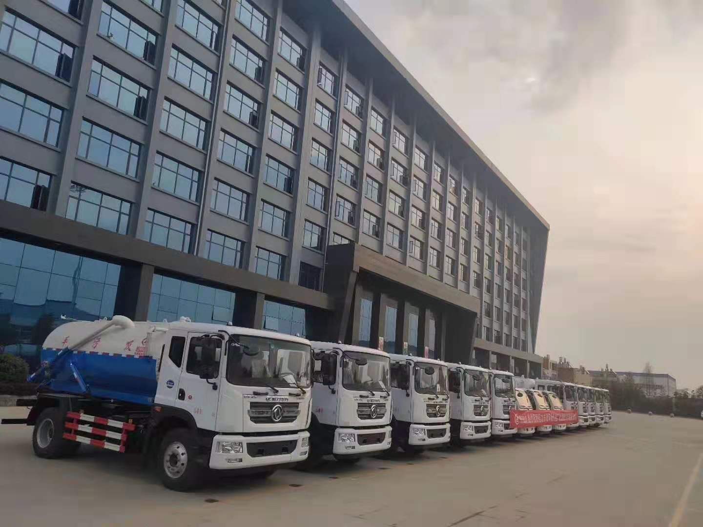 東風(fēng)D9吸污車(chē)