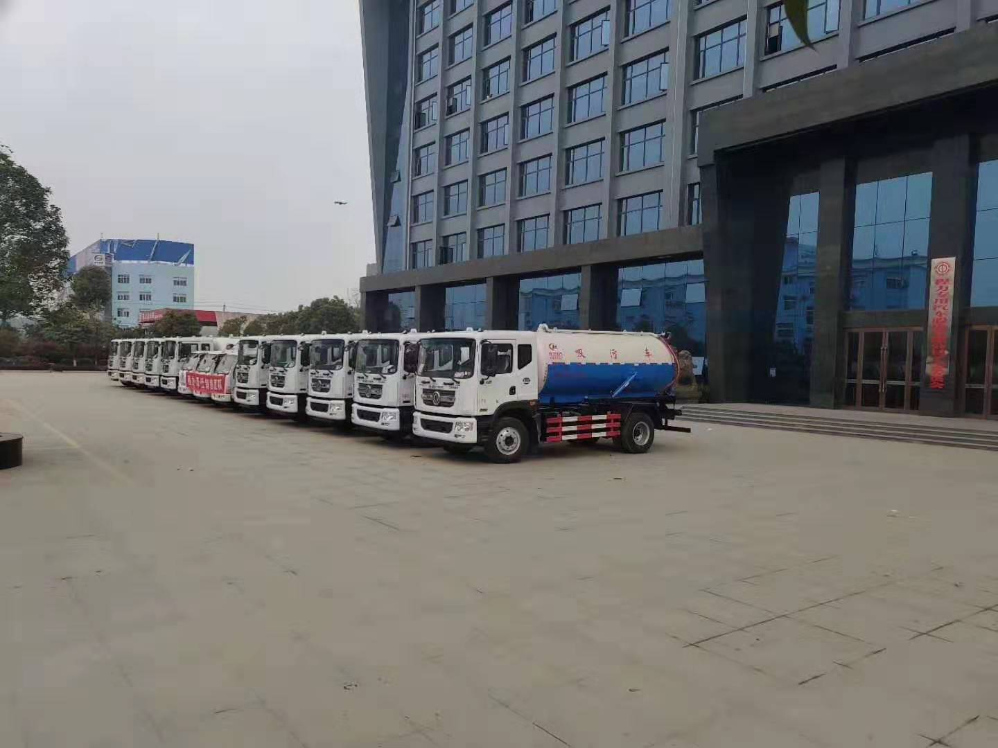 東風(fēng)D9吸污車(chē)