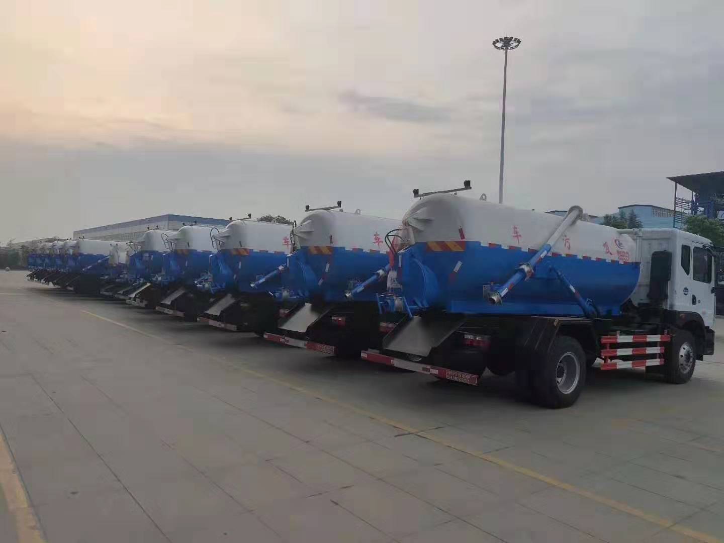 東風(fēng)D9吸污車(chē)