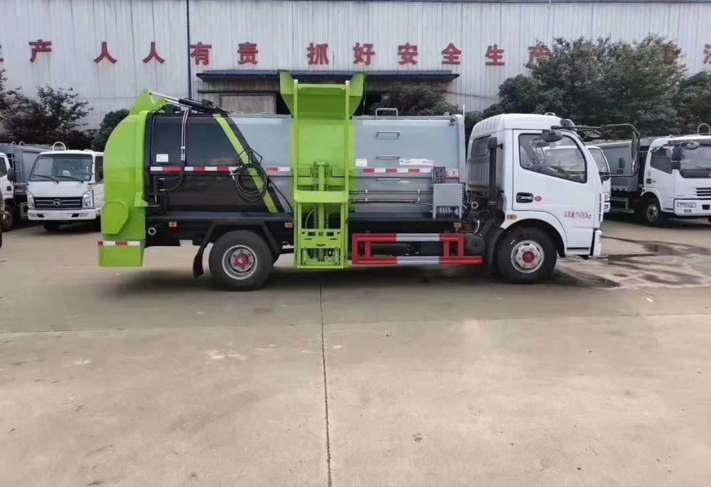東風多利卡D7方形罐體餐廚垃圾車側(cè)面照
