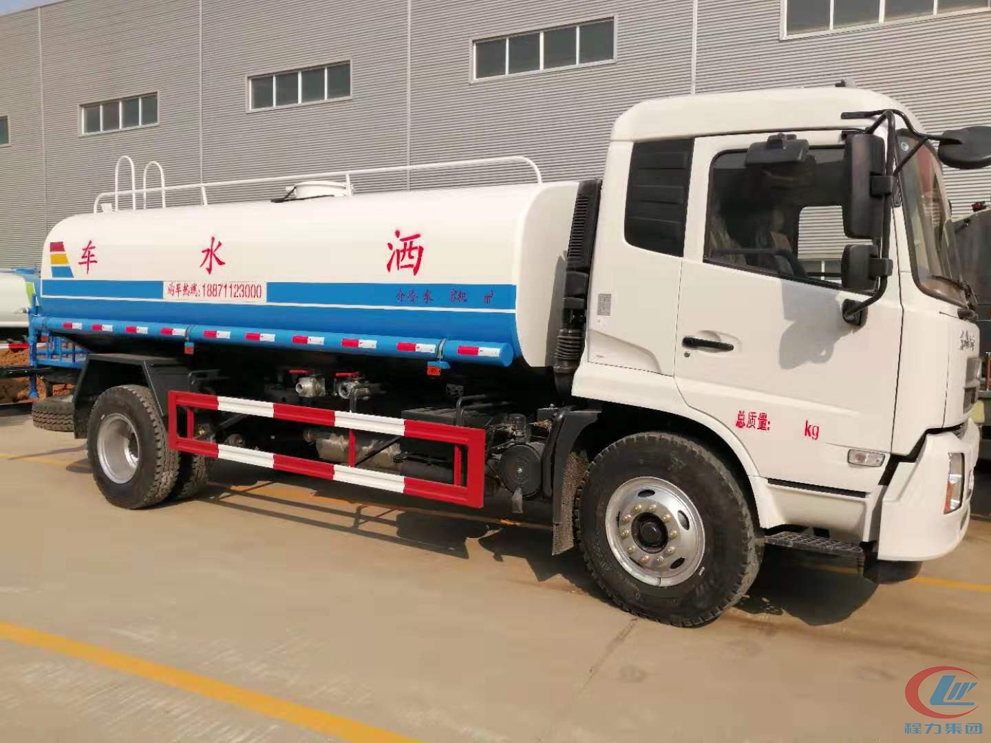 東風(fēng)天錦灑水車(chē)