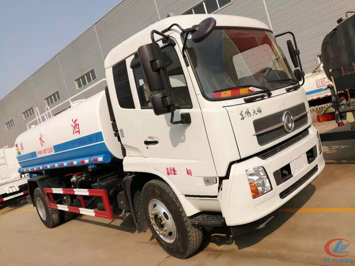 東風(fēng)天錦灑水車(chē)