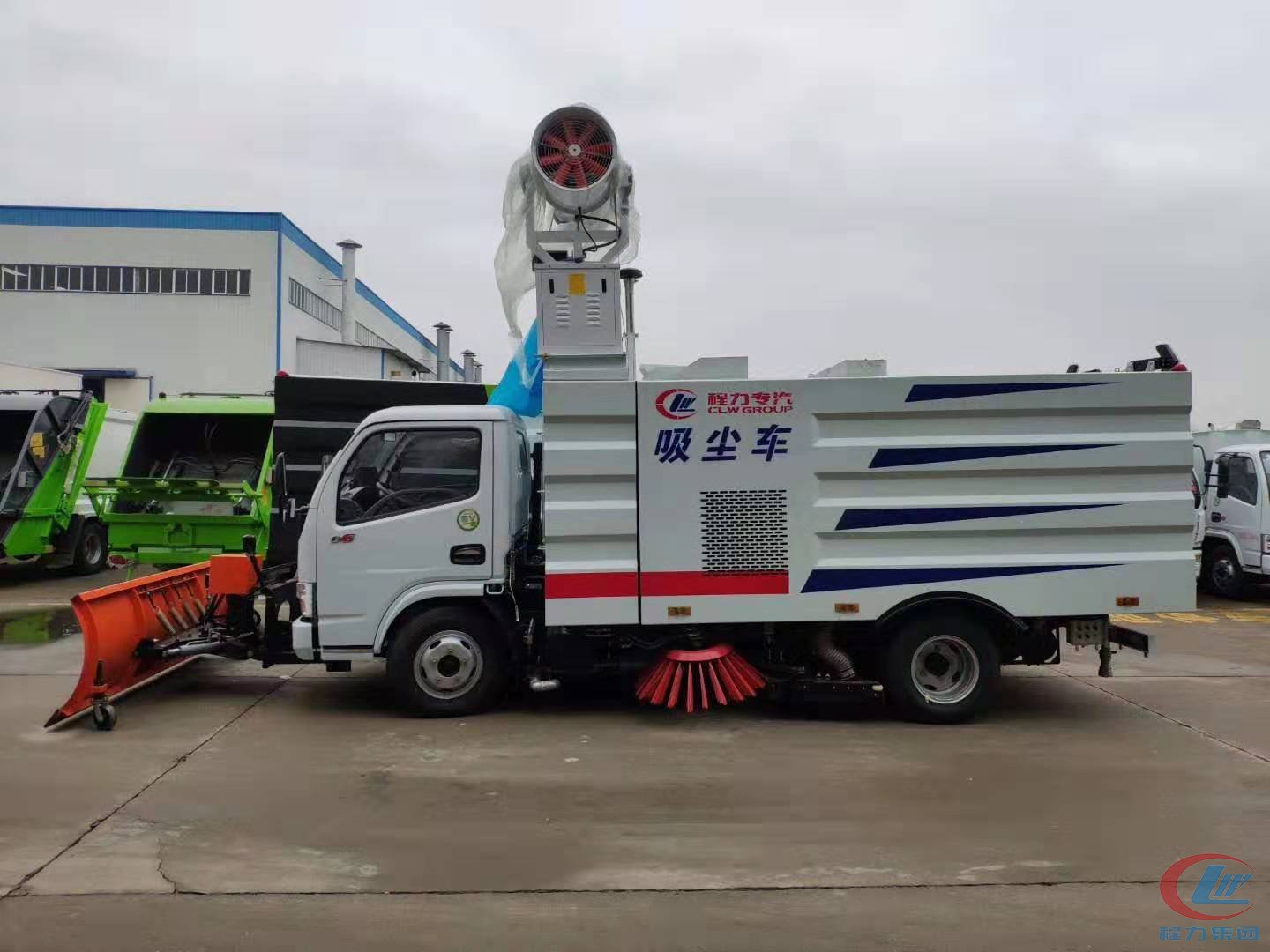 小多利卡D6吸塵車加掃刷，加除雪車，加霧炮