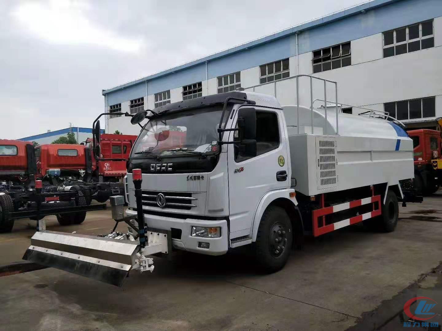 東風(fēng)大多利卡高壓清洗車，多利卡D7路面清洗車